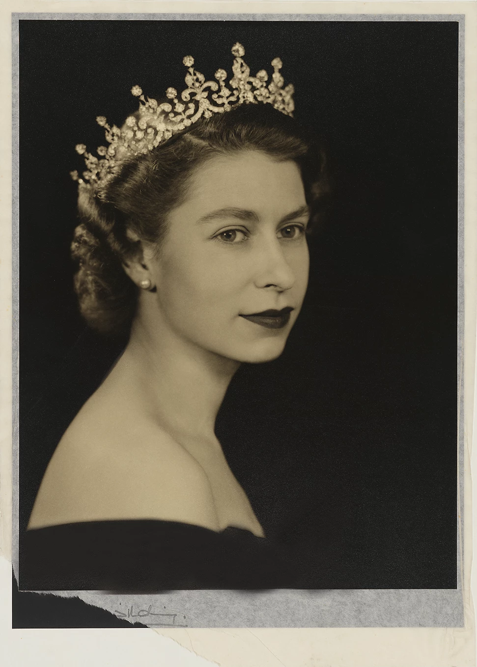 Platinum Jubilee: Discover the most iconic images of The Queen through the years 2. Queen Elizabeth II Dorothy Wilding