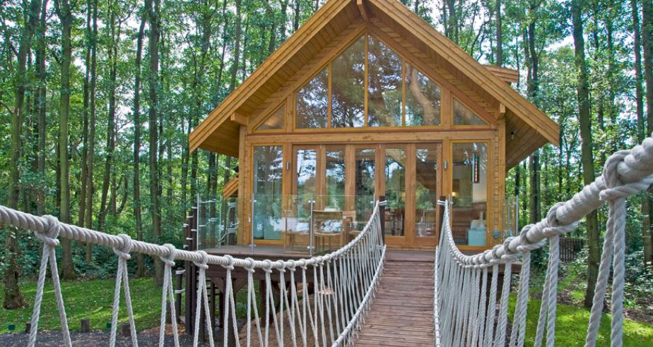 The UK's 10 Best Luxury Treehouses for a Romantic Staycation
