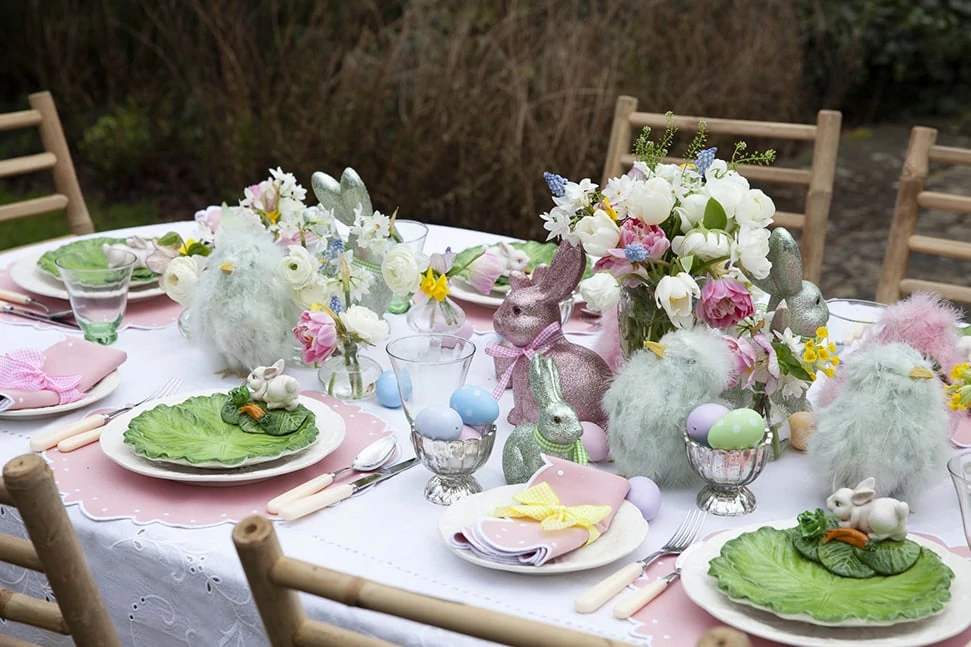 Alice Naylor-Leyland'S Easter Table Setting With Rabbits And Fluffy Chicks