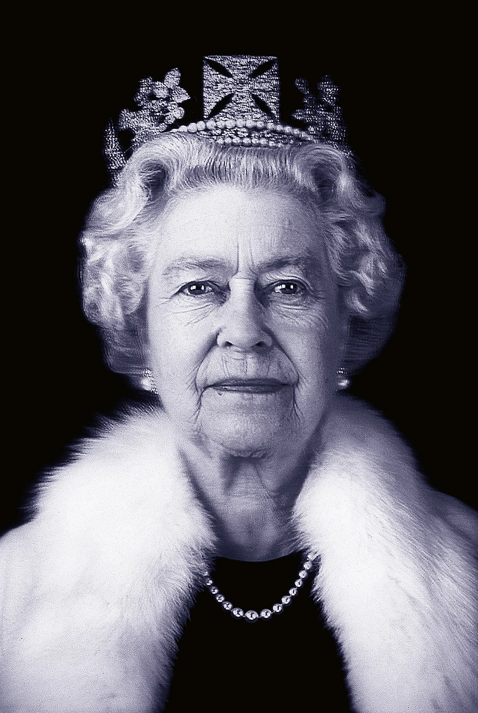 Platinum Jubilee: Discover the most iconic images of The Queen through the years 4. Queen Elizabeth II Portrait by Chris Levine Rob Munday